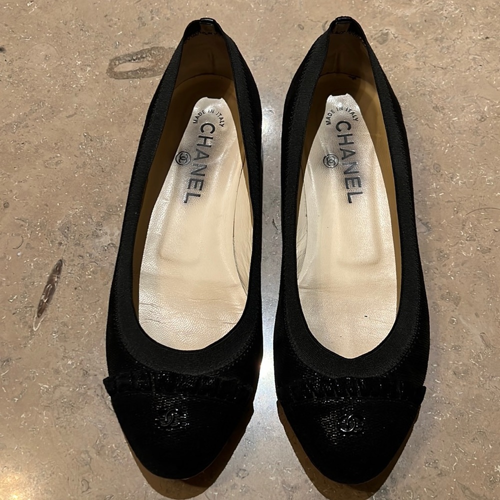 Black ballet flats